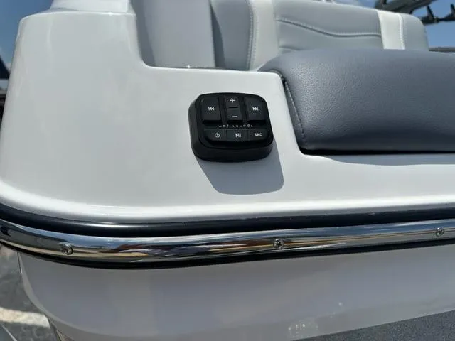 Slide: The Image of Malibu Wakesetter MXZ 22 MXZ 2025 - 19