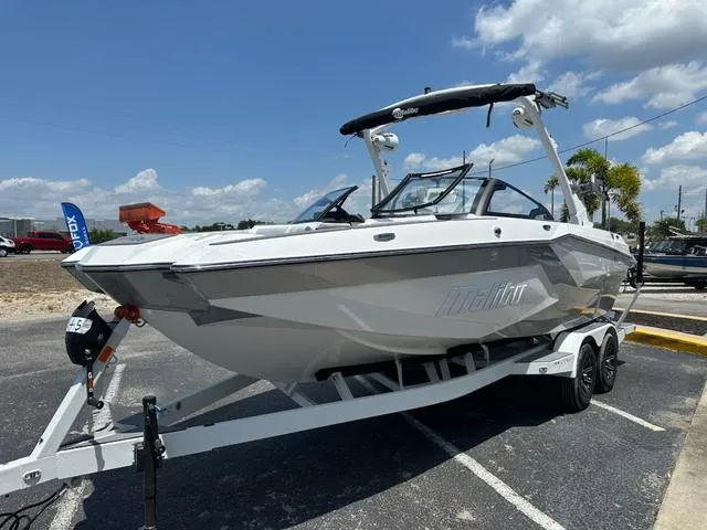 Slide: The Image of Malibu Wakesetter MXZ 22 MXZ 2025 - 4