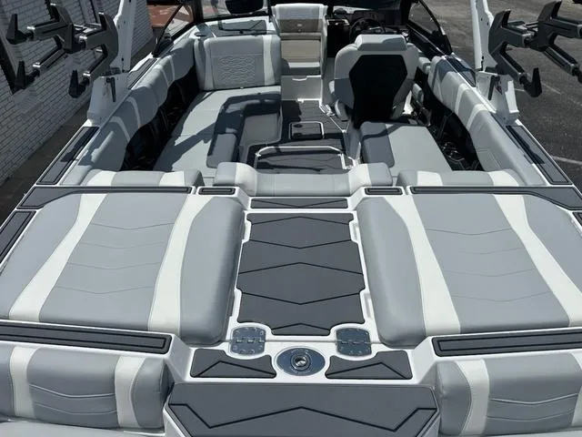 Slide: The Image of Malibu Wakesetter MXZ 22 MXZ 2025 - 6