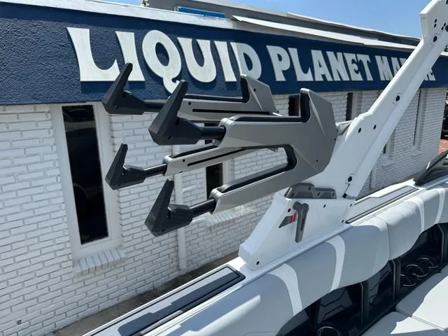 Slide: The Image of Malibu Wakesetter MXZ 22 MXZ 2025 - 7