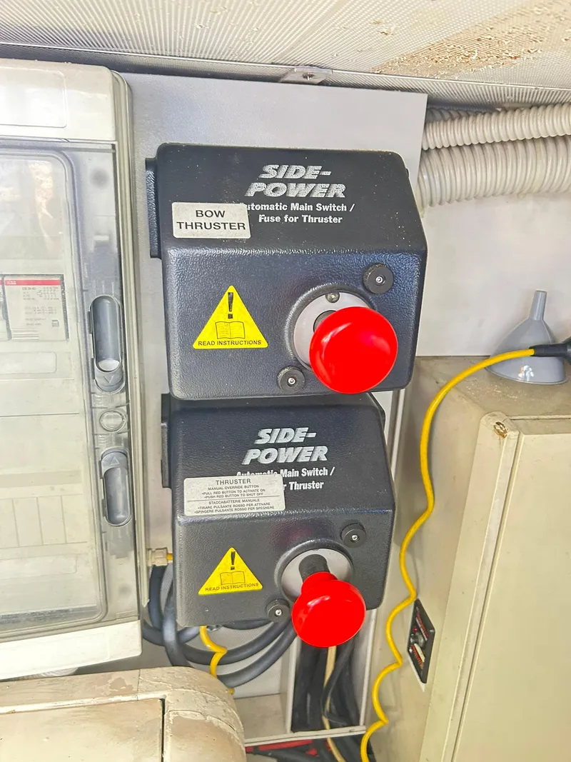 Slide: The Image of Azimut 62 2006 - 100