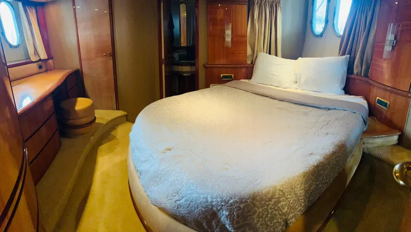 Slide: The Image of Azimut 62 2006 - 71