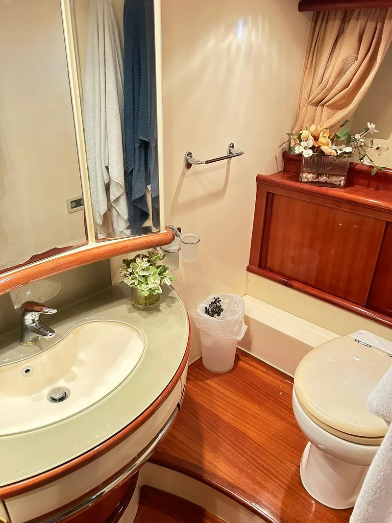 Slide: The Image of Azimut 62 2006 - 72