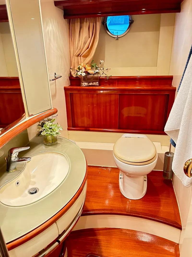 Slide: The Image of Azimut 62 2006 - 75