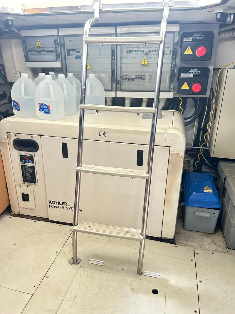 Slide: The Image of Azimut 62 2006 - 99