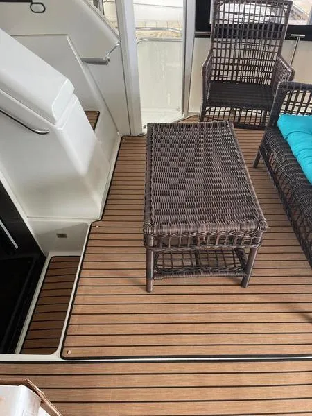Slide: The Image of Wicker furniture on the deck of a 1997 Carver 400 CPMY yacht. - 10