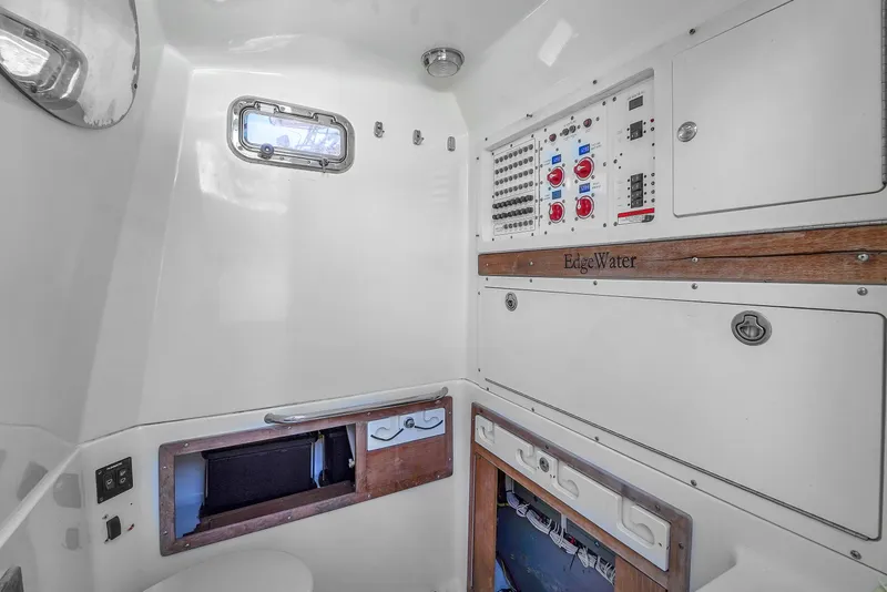 Slide: The Image of Edgewater 38CC 2007 - 15