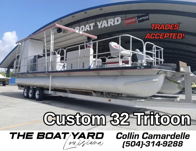 The Image of Custom 32 Tri Toon 2012 - 1