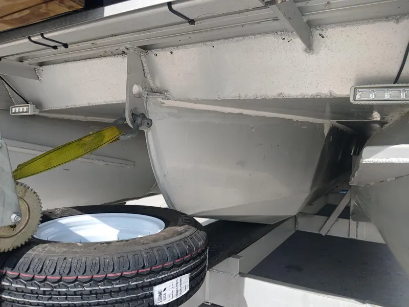 Slide: The Image of Custom 32 Tri Toon 2012 - 13