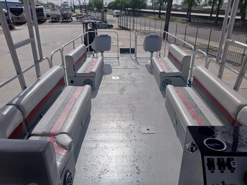 Slide: The Image of Custom 32 Tri Toon 2012 - 18