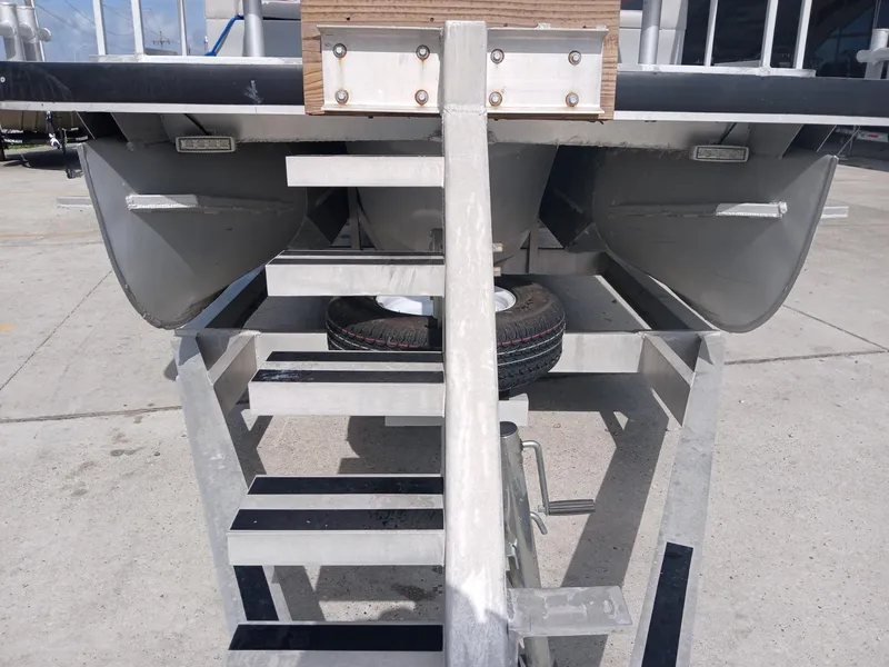 Slide: The Image of Custom 32 Tri Toon 2012 - 21