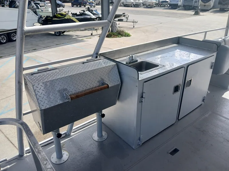 Slide: The Image of Custom 32 Tri Toon 2012 - 22