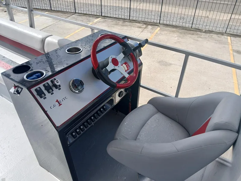 Slide: The Image of Custom 32 Tri Toon 2012 - 5