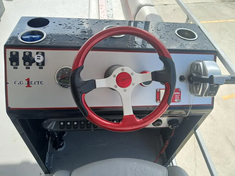 Slide: The Image of Custom 32 Tri Toon 2012 - 6