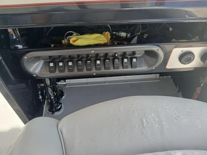 Slide: The Image of Custom 32 Tri Toon 2012 - 7