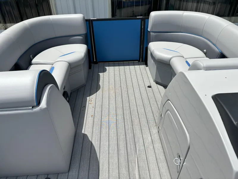 Slide: The Image of Bentley Pontoons Legacy 203 Swingback 2025 - 11