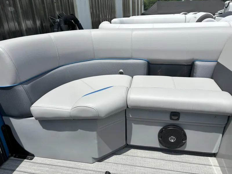 Slide: The Image of Bentley Pontoons Legacy 203 Swingback 2025 - 12