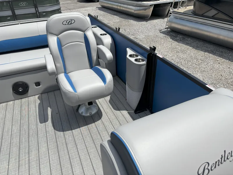 Slide: The Image of Bentley Pontoons Legacy 203 Swingback 2025 - 14