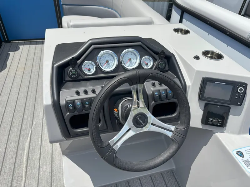 Slide: The Image of Bentley Pontoons Legacy 203 Swingback 2025 - 16