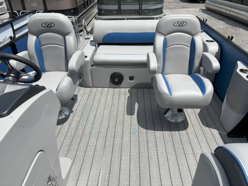 Slide: The Image of Bentley Pontoons Legacy 203 Swingback 2025 - 4
