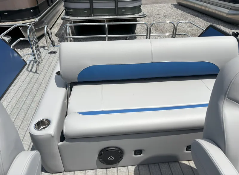 Slide: The Image of Bentley Pontoons Legacy 203 Swingback 2025 - 6