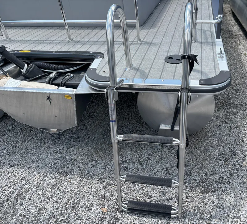 Slide: The Image of Bentley Pontoons Legacy 203 Swingback 2025 - 9