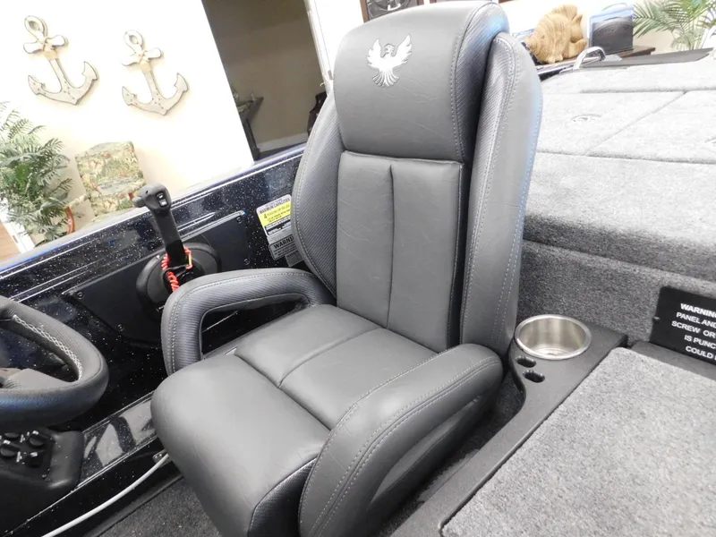 Slide: The Image of Phoenix Bass Boat 819 Pro XP 2025 - 15