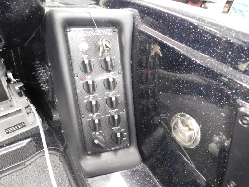 Slide: The Image of Phoenix Bass Boat 819 Pro XP 2025 - 17