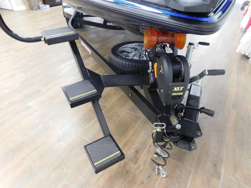 Slide: The Image of Phoenix Bass Boat 819 Pro XP 2025 - 28