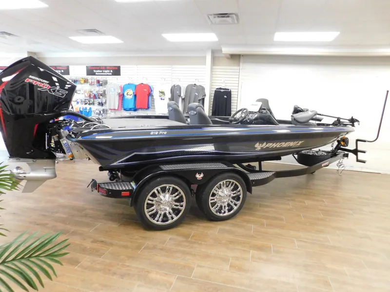 Slide: The Image of Phoenix Bass Boat 819 Pro XP 2025 - 31