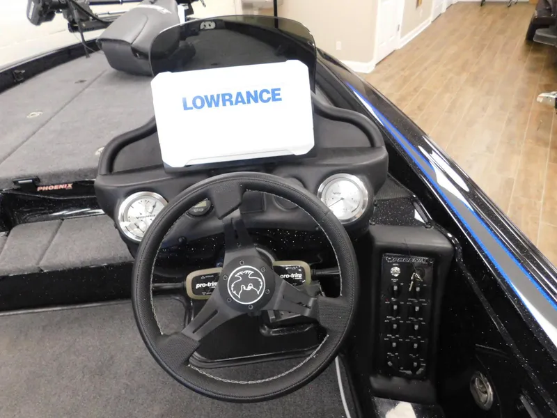 Slide: The Image of Phoenix Bass Boat 819 Pro XP 2025 - 33
