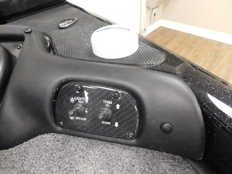 Slide: The Image of Phoenix Bass Boat 819 Pro XP 2025 - 8