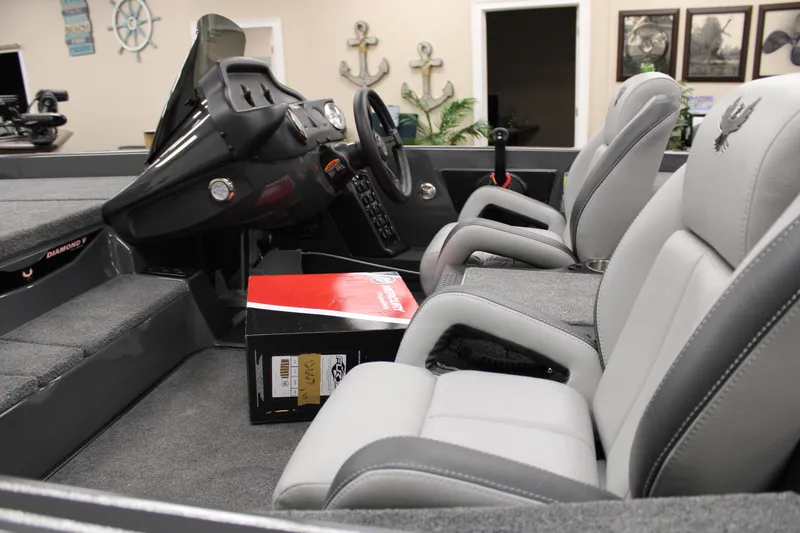 Slide: The Image of Phoenix Bass Boat 721 Pro XP 2025 - 11