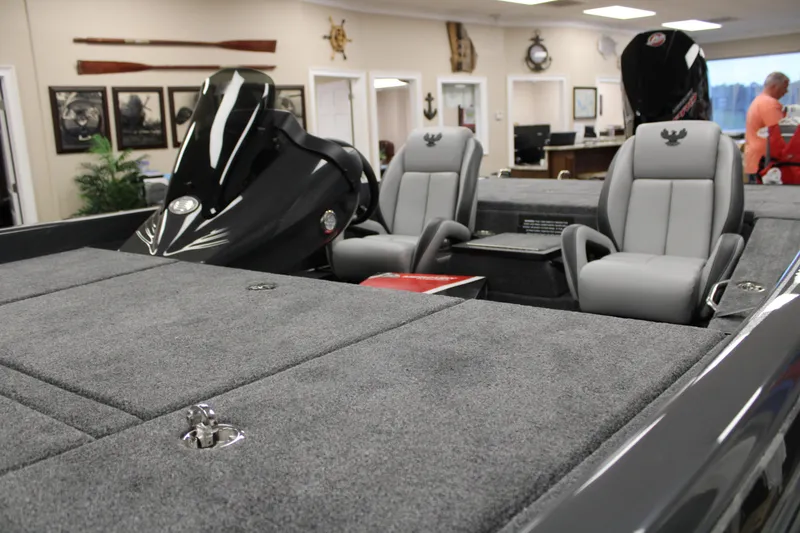 Slide: The Image of Phoenix Bass Boat 721 Pro XP 2025 - 5