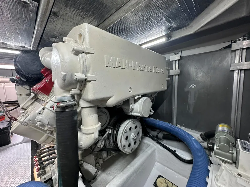 Slide: The Image of Engine room of 2006 Sea Ray 58 Sedan Bridge with MAN marine diesel engine. - 43