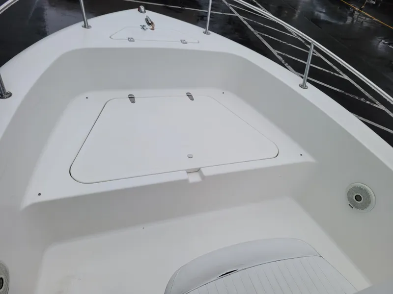Slide: The Image of 2006 Sea Pro 196 Center Console boat deck with storage compartment and seating. - 14