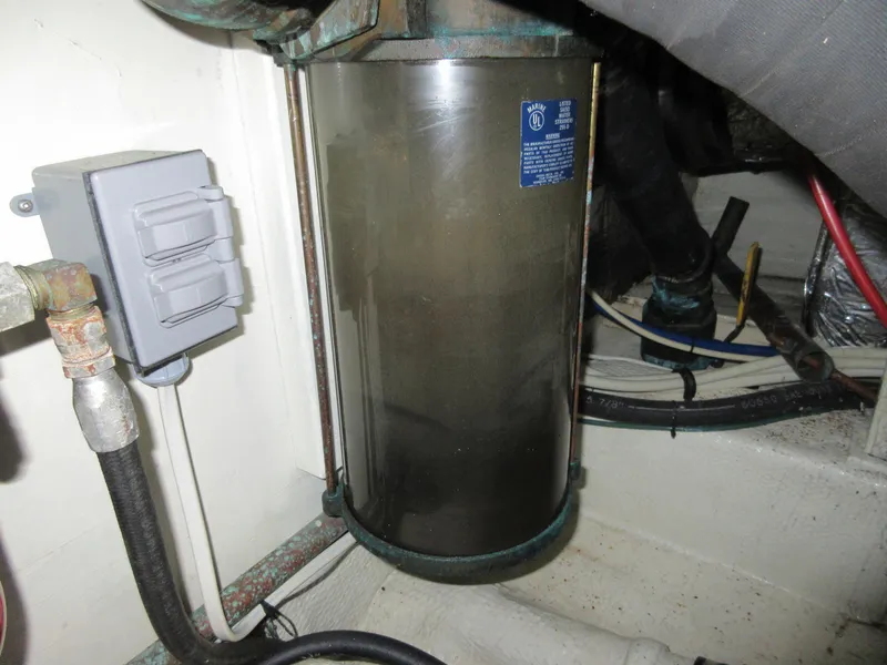 Slide: The Image of Tollycraft 48' Sedan 1982 - 100