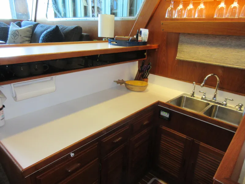 Slide: The Image of Tollycraft 48' Sedan 1982 - 45