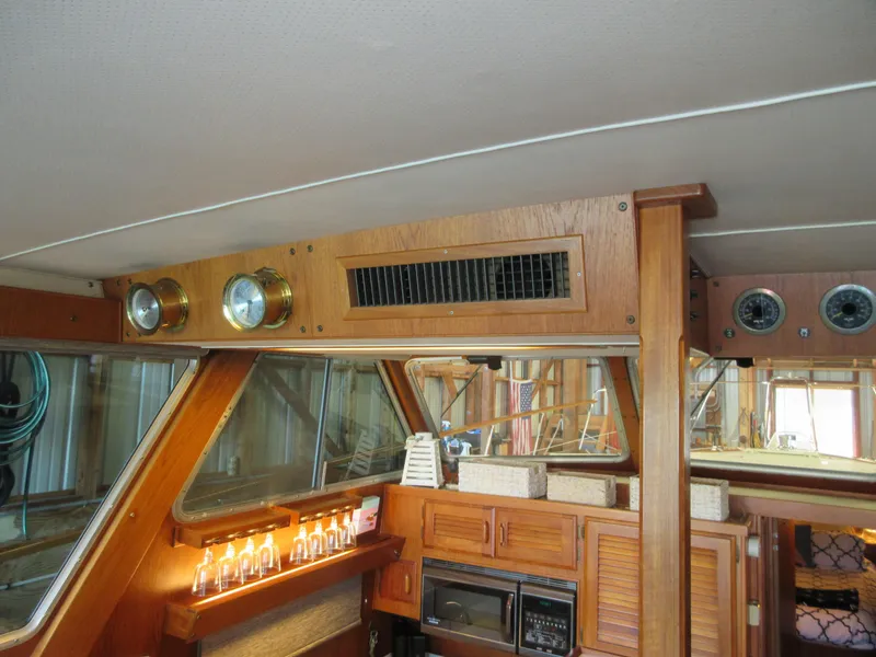 Slide: The Image of Tollycraft 48' Sedan 1982 - 48