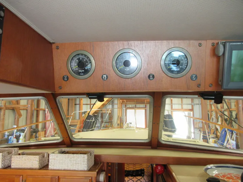 Slide: The Image of Tollycraft 48' Sedan 1982 - 49