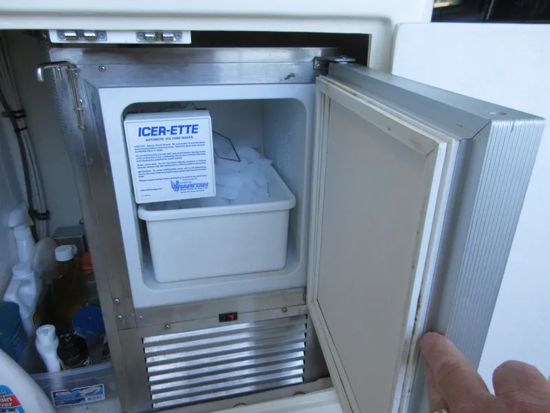 Slide: The Image of Tollycraft 48' Sedan 1982 - 67