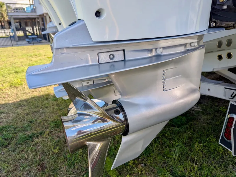 Slide: The Image of Propeller of a 2020 Yellowfin 39 Offshore boat on grass. - 38