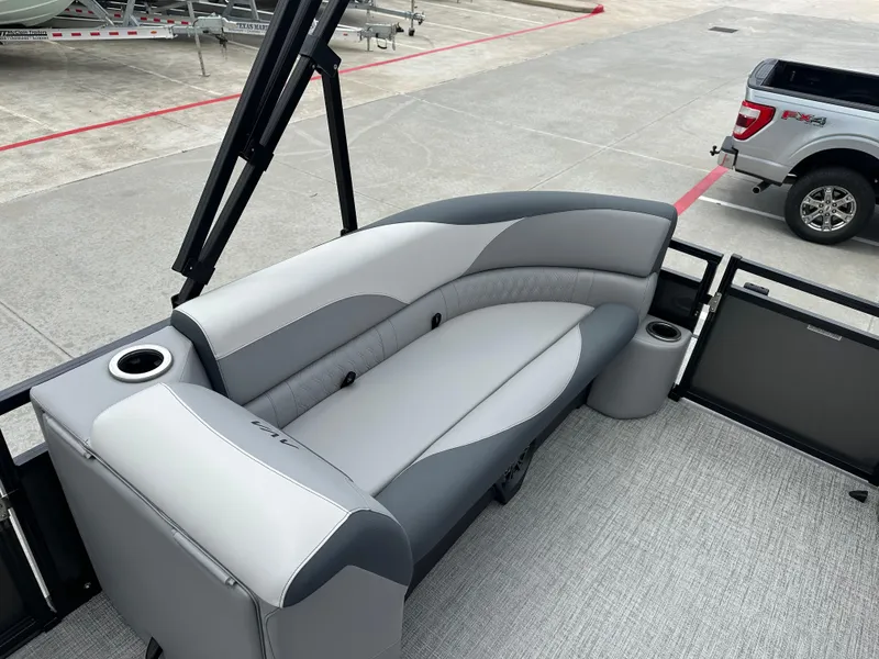 Slide: The Image of Avalon Venture 85 Versatile Rear Bench - 23' 2025 - 14