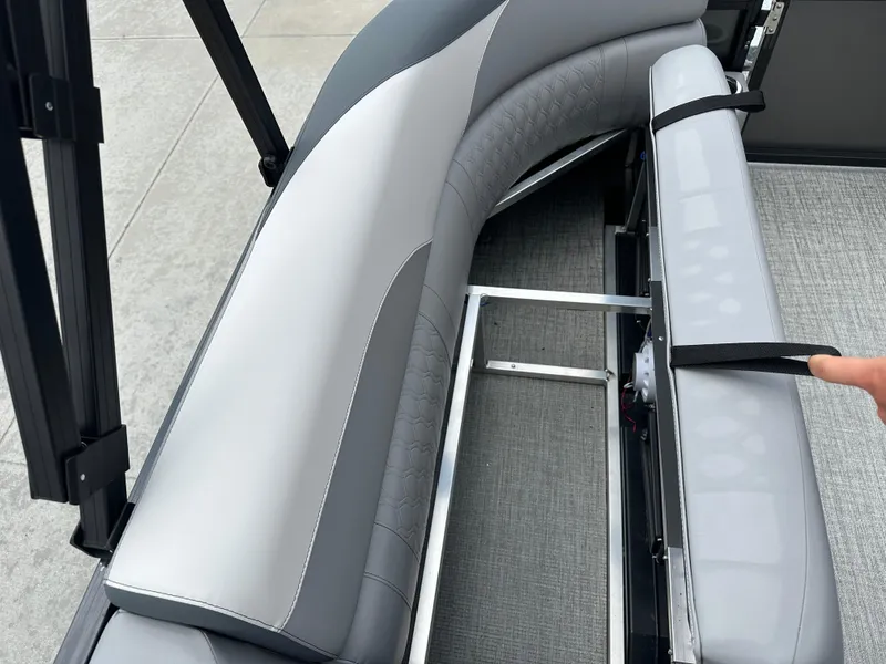 Slide: The Image of Avalon Venture 85 Versatile Rear Bench - 23' 2025 - 15