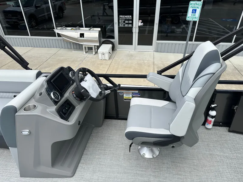 Slide: The Image of Avalon Venture 85 Versatile Rear Bench - 23' 2025 - 16
