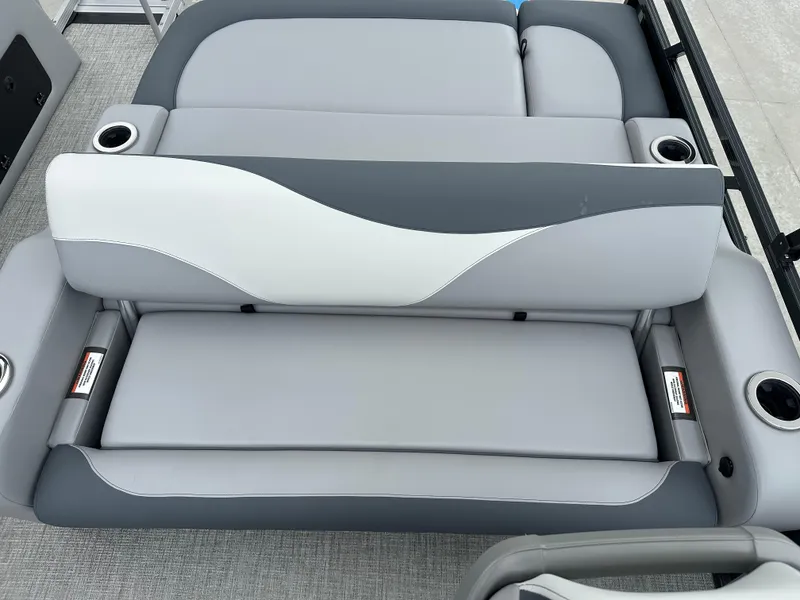 Slide: The Image of Avalon Venture 85 Versatile Rear Bench - 23' 2025 - 26