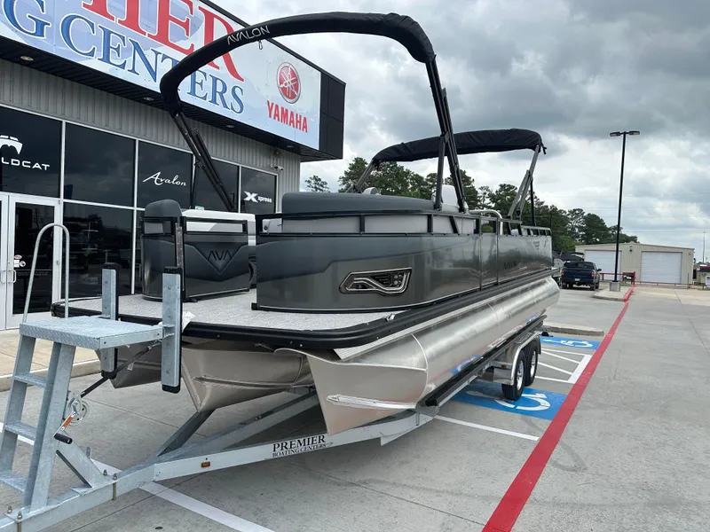 Slide: The Image of Avalon Venture 85 Versatile Rear Bench - 23' 2025 - 3