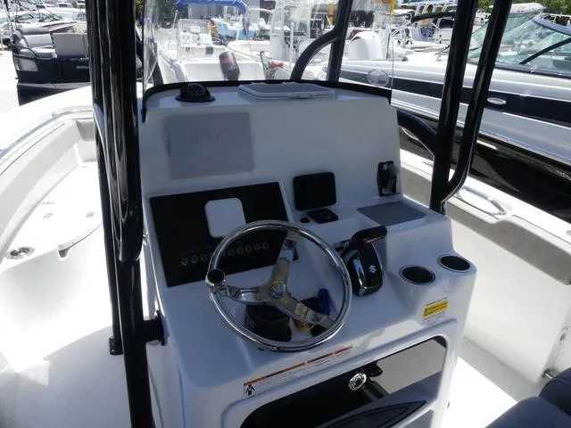 Slide: The Image of Sea Pro 219 Deep V Series 2023 - 10