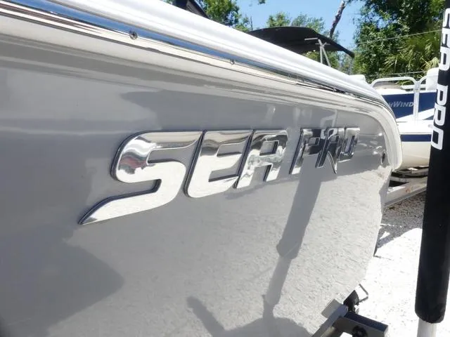 Slide: The Image of Sea Pro 219 Deep V Series 2023 - 4