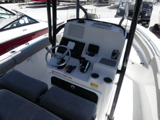 Slide: The Image of Sea Pro 219 Deep V Series 2023 - 8